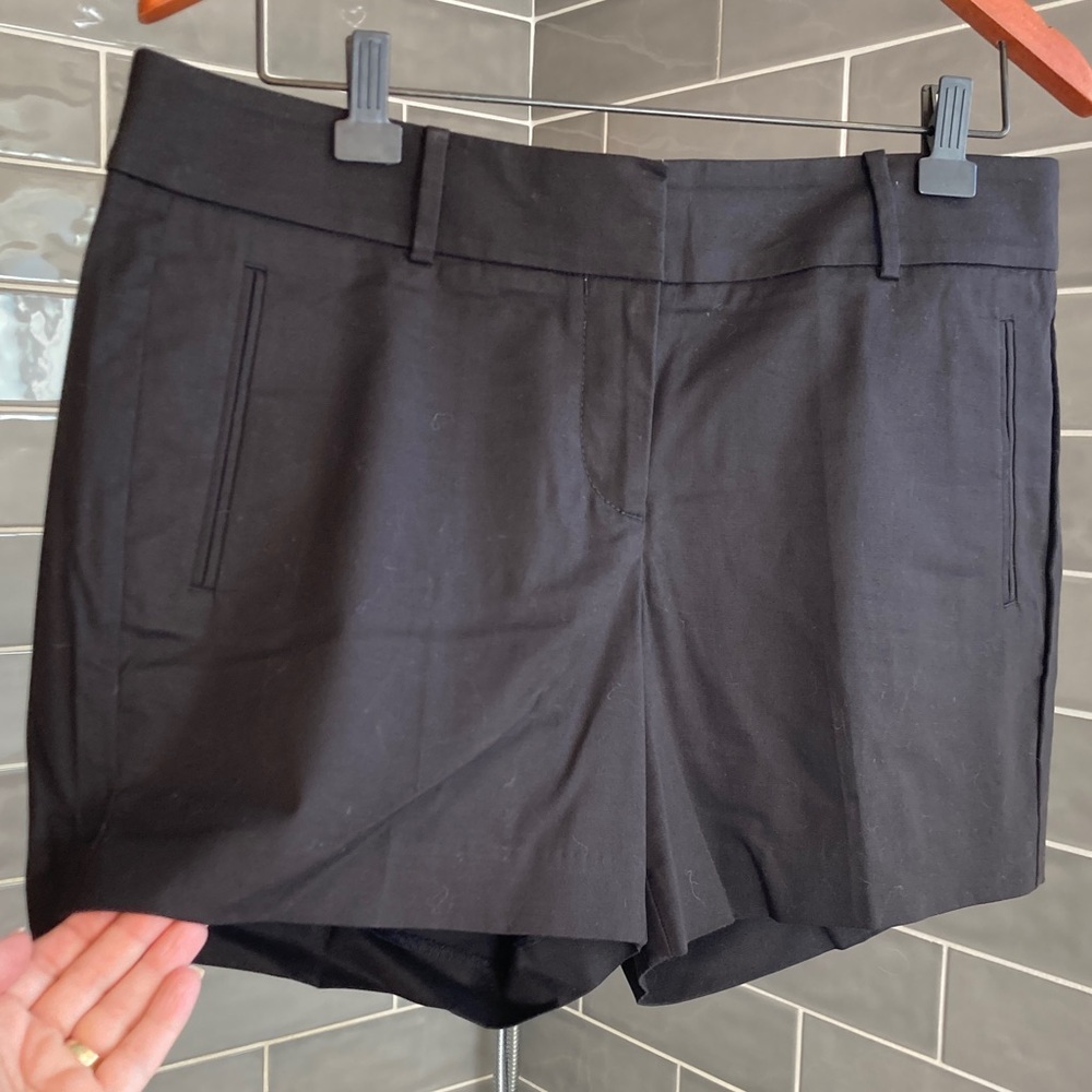 Ann Taylor Black Shorts, Size 10 P